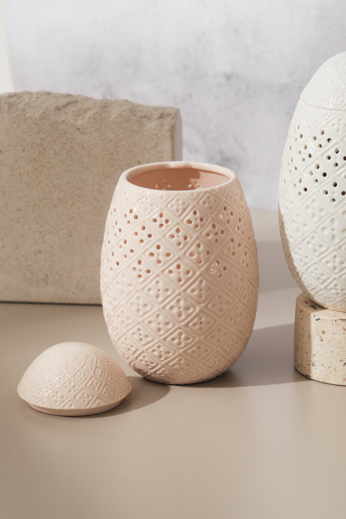 Piña Fine Bone White Candle Vessel and Beeswax Scented Candle