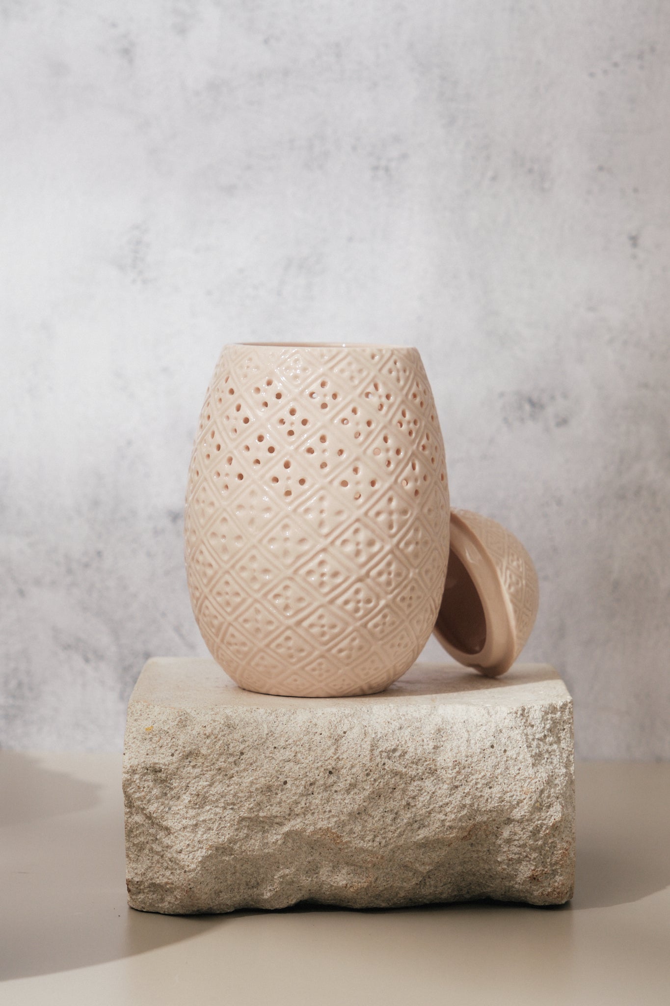 Piña Fine Bone White Candle Vessel and Beeswax Scented Candle