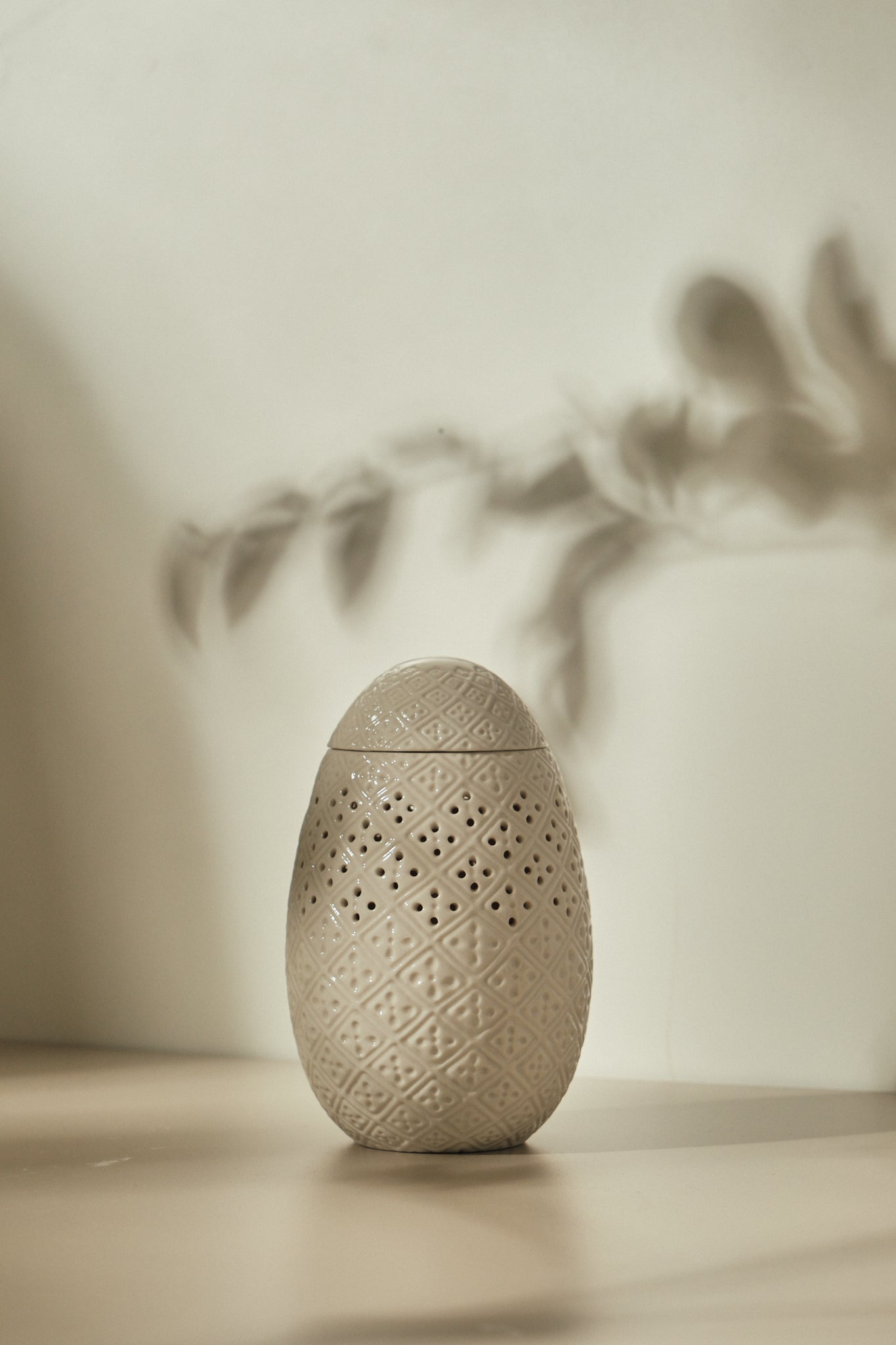 Piña Fine Bone White Candle Vessel and Beeswax Scented Candle