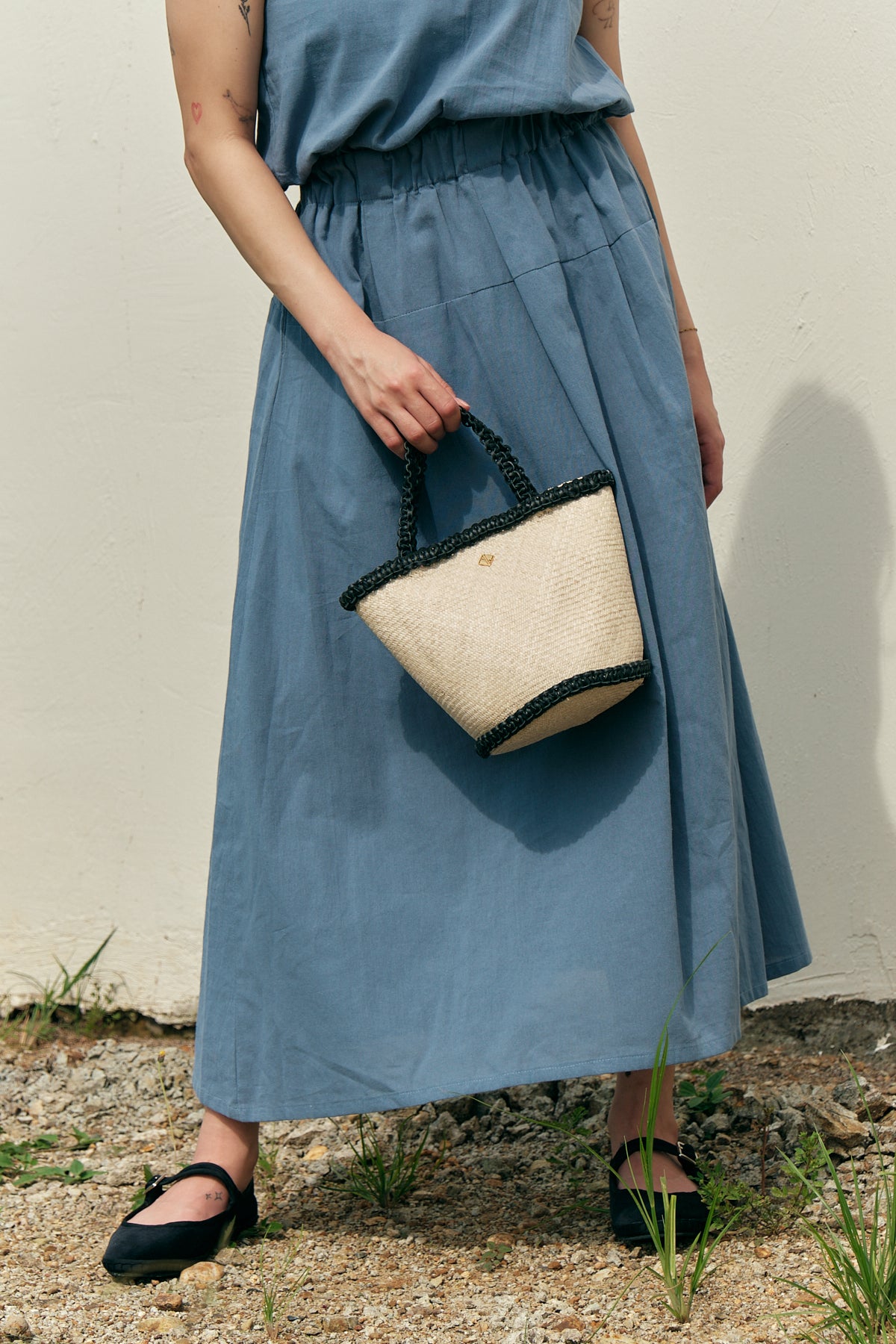 Johanna in Natural with Black Leather