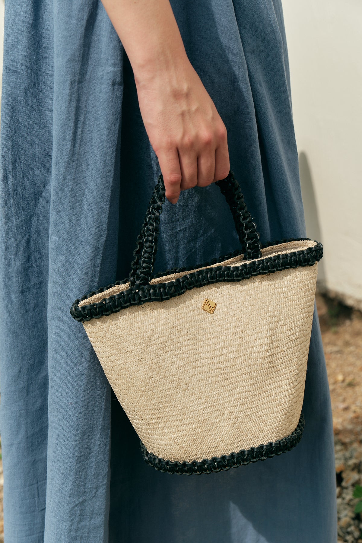 Johanna in Natural with Black Leather