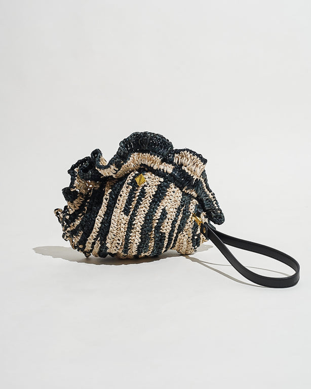 Concha Mini Shoulderbag in Black and White