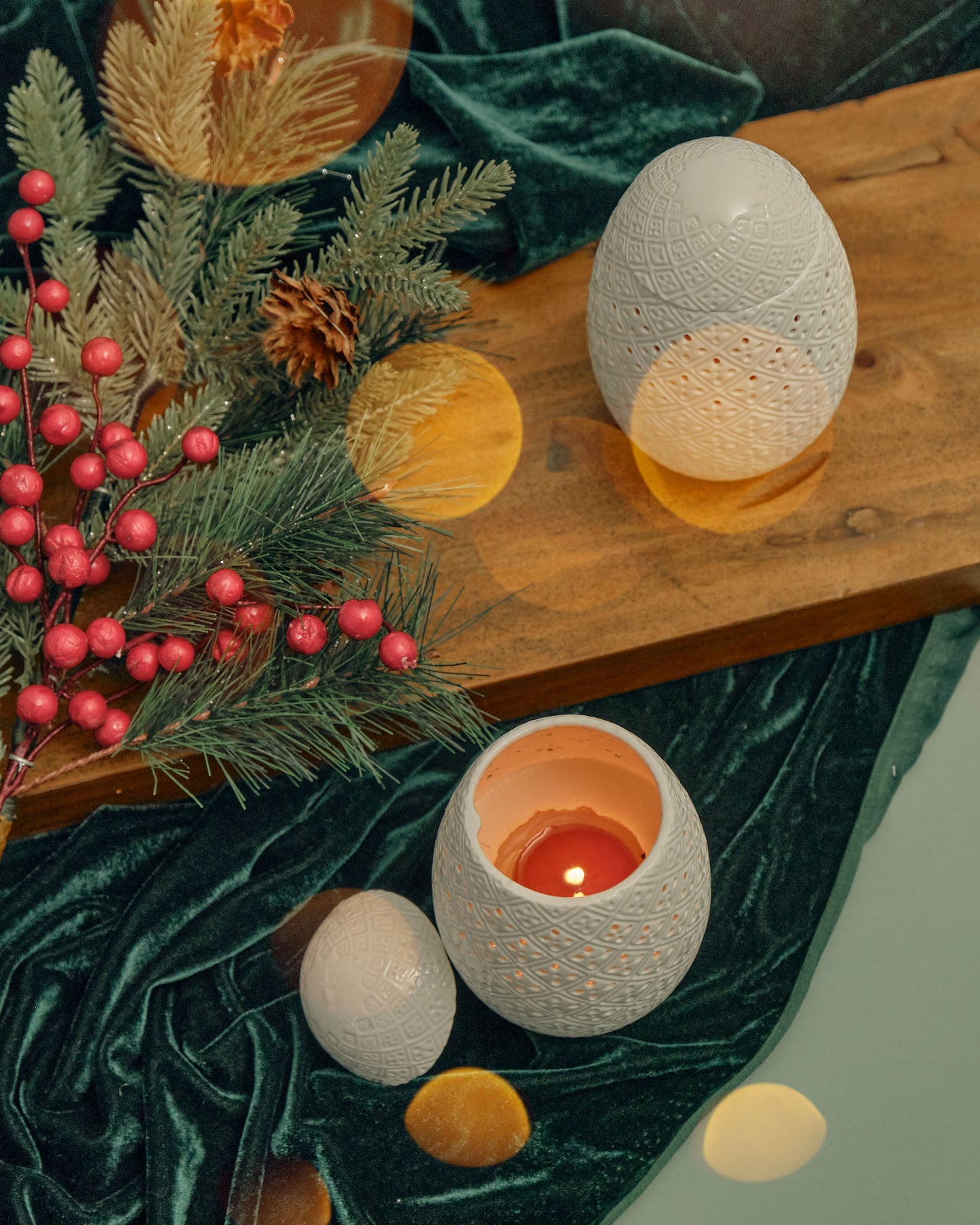 Piña Fine Bone White Candle Vessel and Beeswax Scented Candle