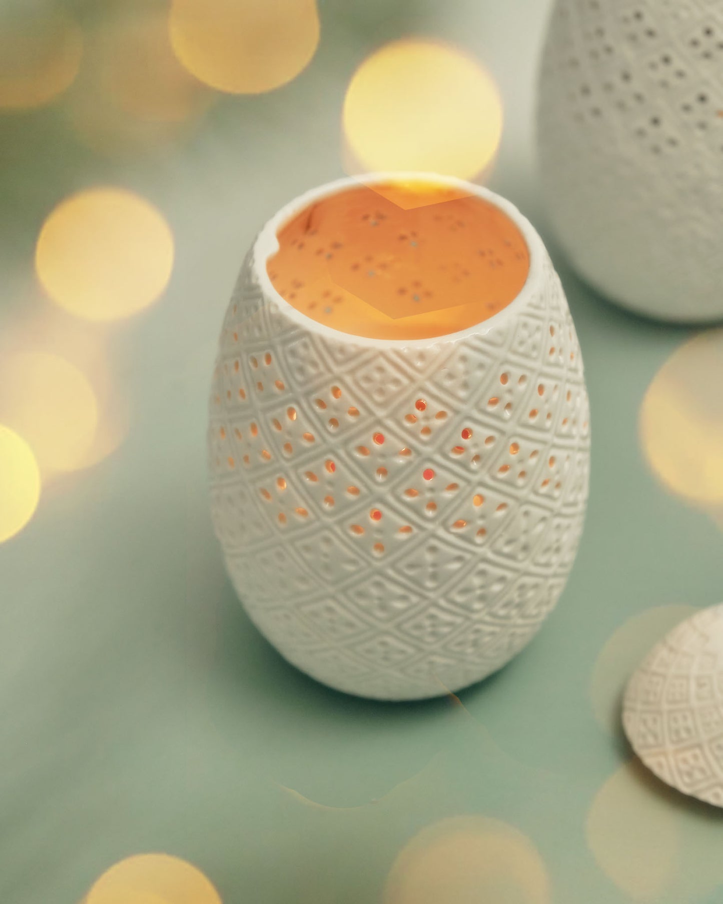 Piña Fine Bone White Candle Vessel and Beeswax Scented Candle