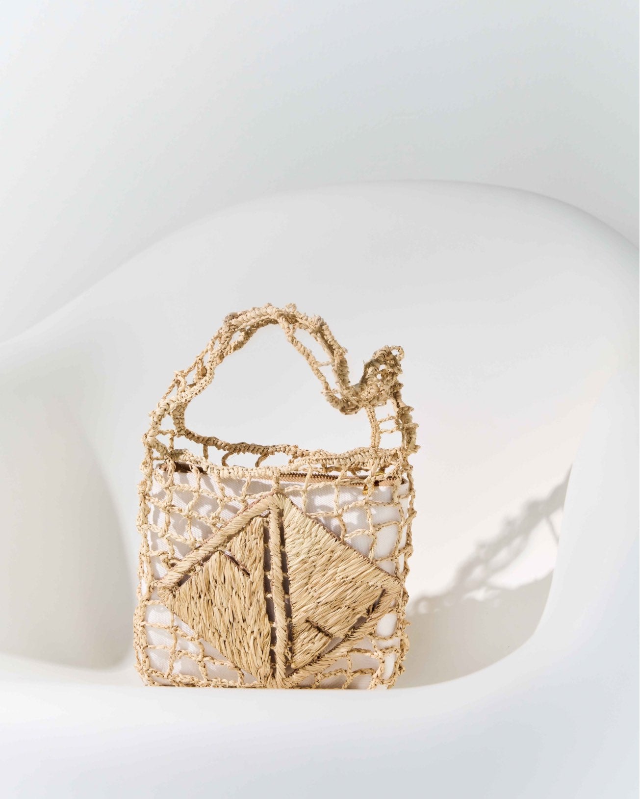 A Mini Shoulder Bag (Straw)