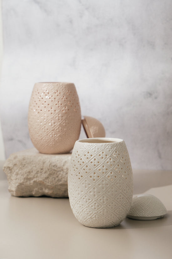aranáz Piña Fine Bone White Candle Vessel and Beeswax Scented Candle