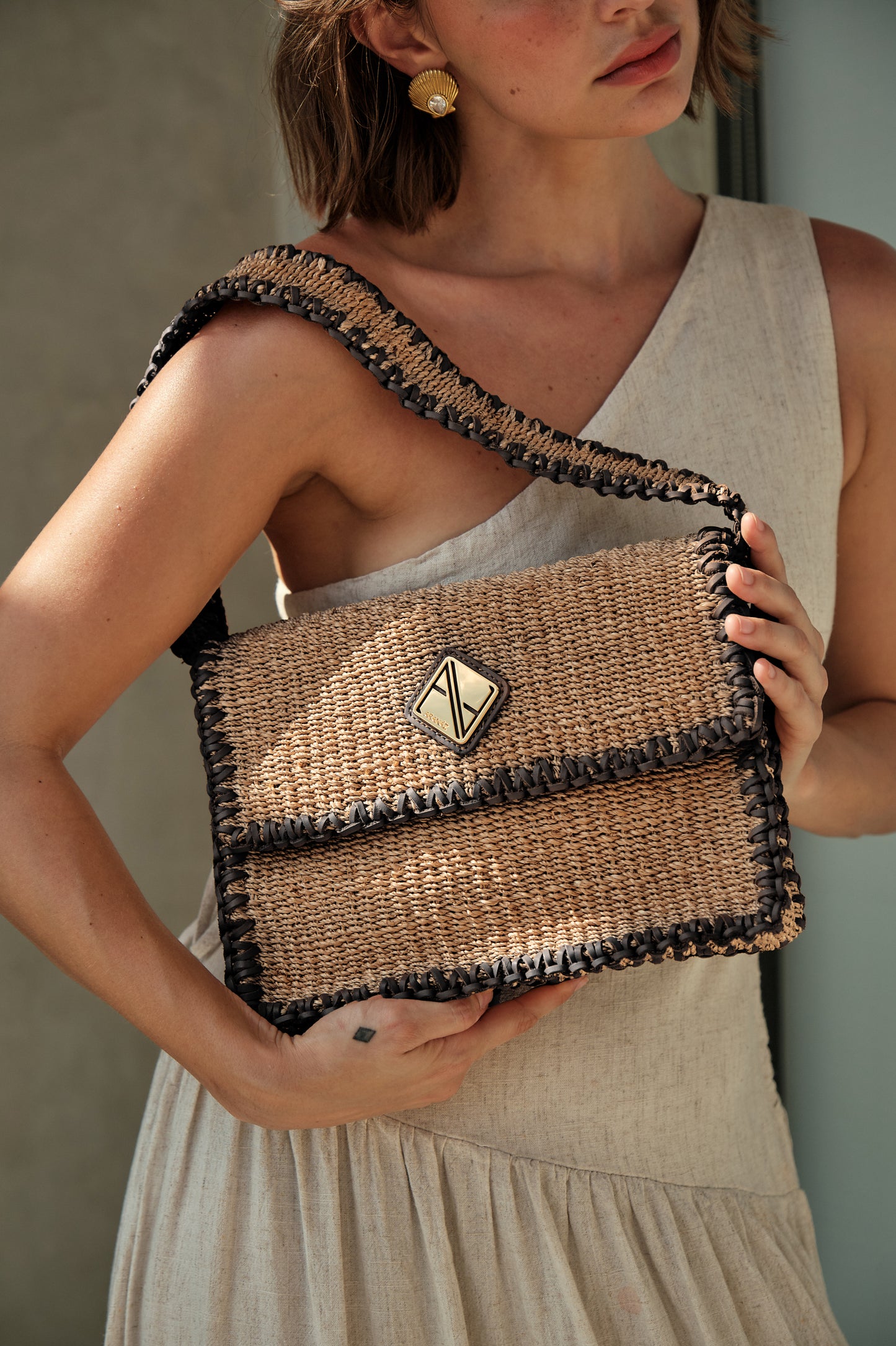 Pamela (Natural with Black Leather)