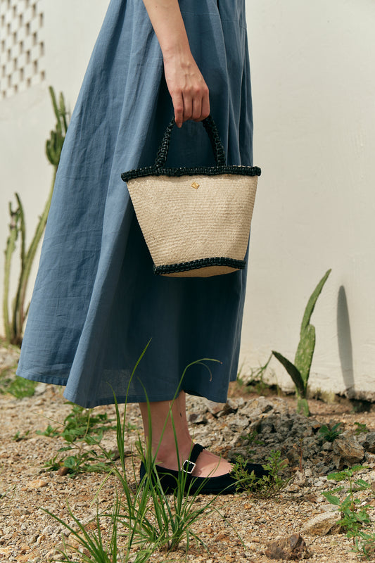 Johanna in Natural with Black Leather